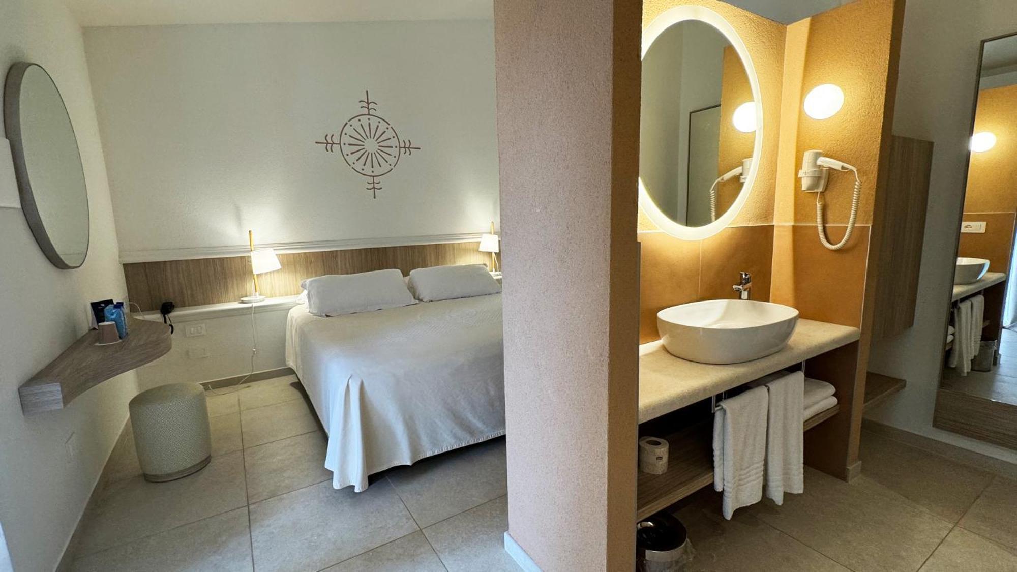 Sant'Elmo Beach Hotel Castiadas Room photo